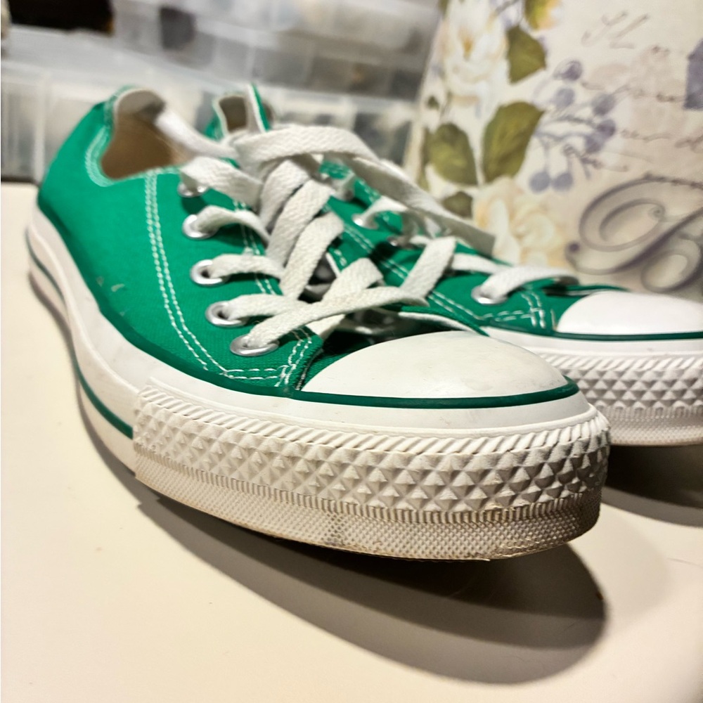 Green Converse Lowtops Size 4 (women’s : usually wear a 6)